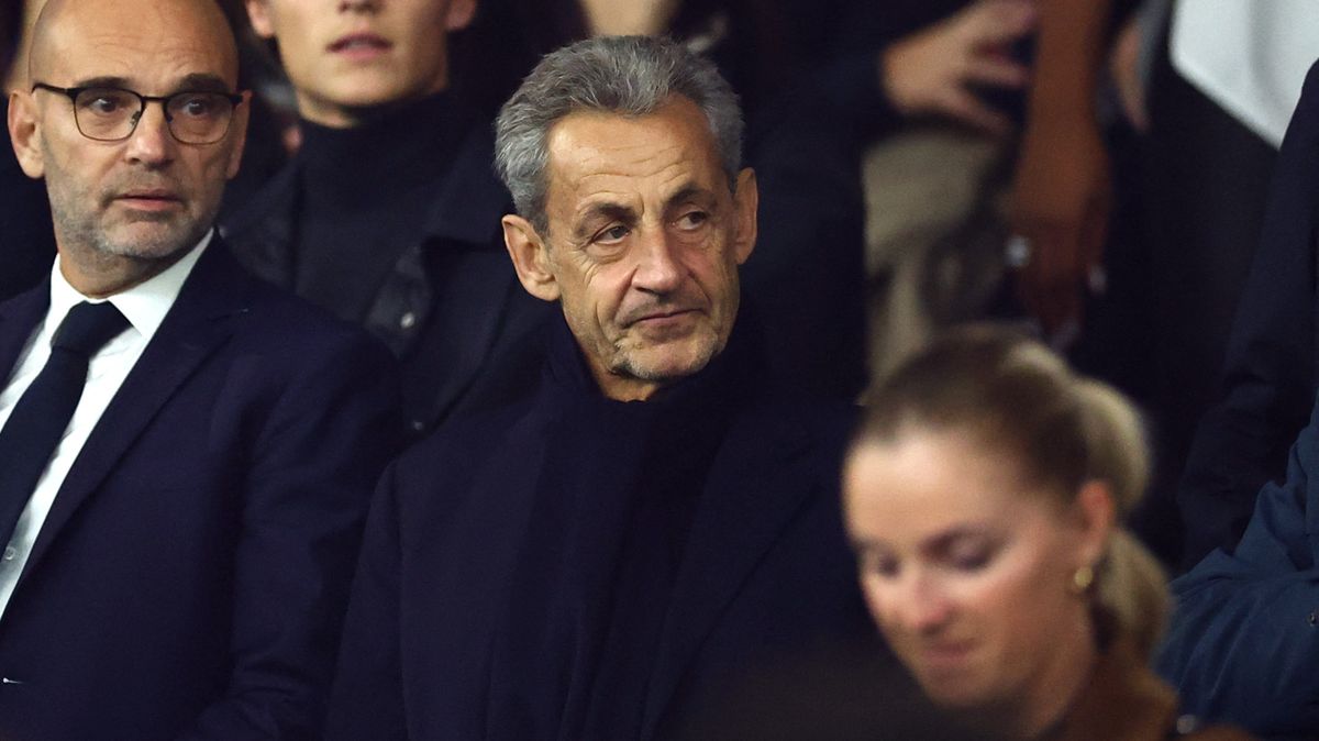 Bývalý francouzský prezident Sarkozy nastupuje do vězení